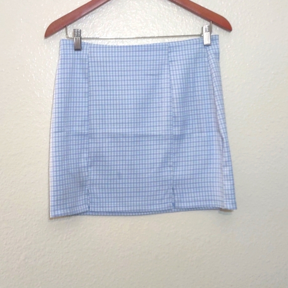 PRE OWNED HERPERUS SKIRT MAY BE LIGHT STAIN ON FRONT OF SKIRT SIZE M SEE PHOTOS - Picture 1 of 7